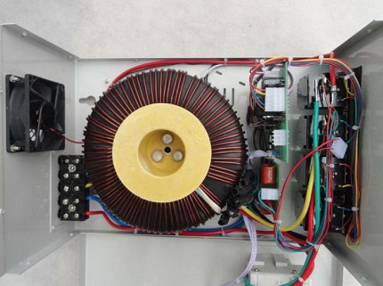 Relay stabilizer aparato upang maprotektahan ang mga refrigerator Relay stabilizer