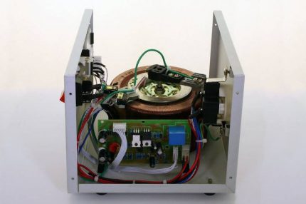 Ang aparato ng isang aparato ng electromekanikal Ang stabilizer ng electromekanikal