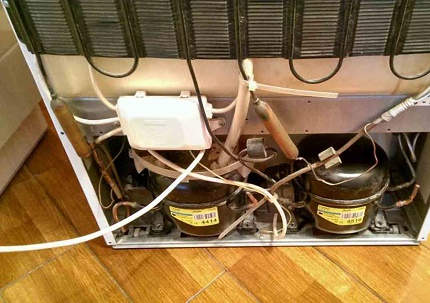 Mögliche Ursachen für das Klappern des Kompressors Die Position des Kompressors im Kühlschrank