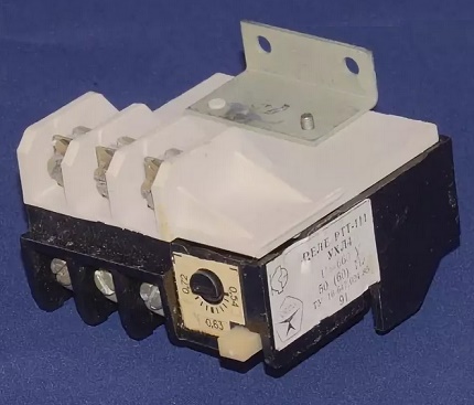 The device protects the installation against sudden voltage overload PTT relay