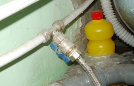 Inserting a tap Inserting a tap