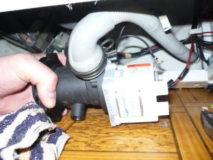 Replacing a pump in equipment Replacing a pump in equipment