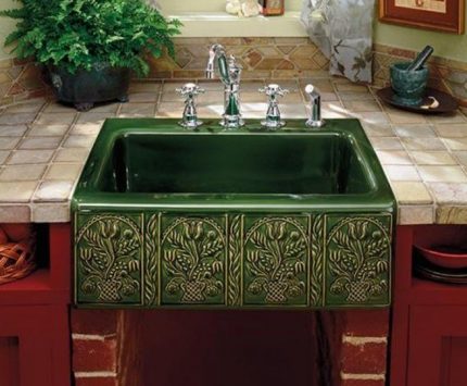 La idea original està plasmada en ceràmiques a mida. Model exclusiu de lavabo ceràmic