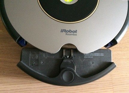 Pengumpul habuk dapat menampung sampah sebanyak mungkin. Tong sampah di iRobot Roomba 616