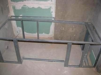 Ang aparato ng metal frame para sa pag-install ng paliguan Ang mga bentahe ng isang aparato na metal frame