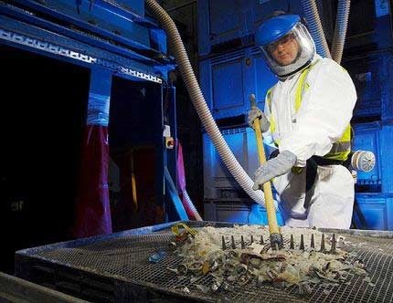 Mercury-containing bulbs must not be thrown into the trash. Disposal of fluorescent lamps