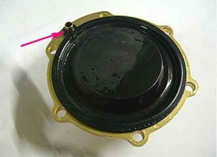 Ang retainer ng lamad ay dapat na mai-unscrewed Ang pin control control pin