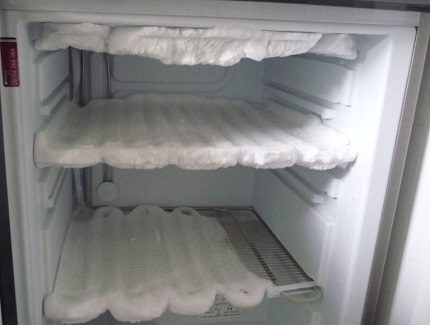 Eis im Kühlschrank Eis im Kühlschrank