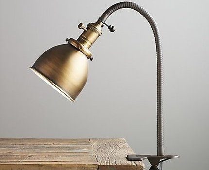 L'entreprise produit également des lampes de table Lampe de table Era