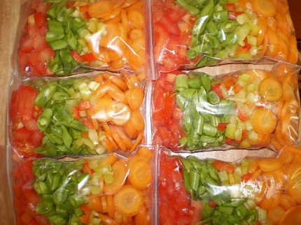 Füllen Sie das Fach nicht gleichzeitig fest Einfrieren einer großen Menge von Produkten gleichzeitig