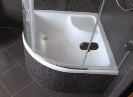 Ang materyal ng Fiberglass ay tataas ang margin ng kaligtasan ng papag pagkatapos ng pagkumpuni Refurbished shower tray