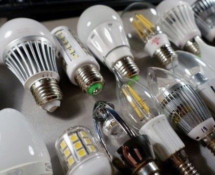 Iba't ibang mga base ng lampara sa mga diode Isang hilera ng LED lamp