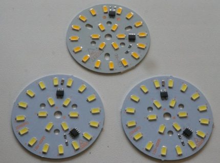Lors de l'assemblage, montez soigneusement les LED Panneaux LED