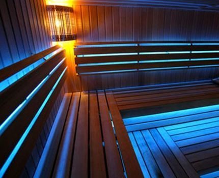 Para sa mga paliguan at sauna, kailangan mong pumili ng mga light bombilya na may naaangkop na mga teknikal na katangian LED strip sa paliguan
