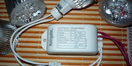 Paano pumili ng isang transpormer para sa pagpapatakbo ng isang halogen lamp sa mga tuntunin ng kapangyarihan Halogen lampara na may transpormer