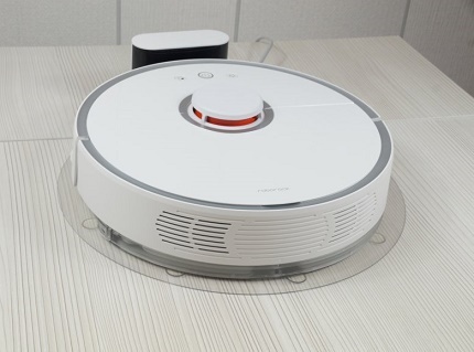 The device is able to cope with carpet cleaning. Brush speed