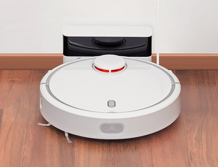 Vacuum cleaner return to parking base Charging the robot at the parking base