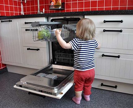 Per què rentavaixelles Electrolux ESF9423LMW sistema de protecció infantil Nen a prop del rentaplats
