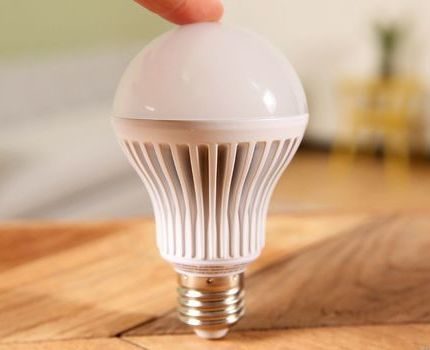 Produkt je ovládán z jakéhokoli gadgetu Insteon LED žárovka