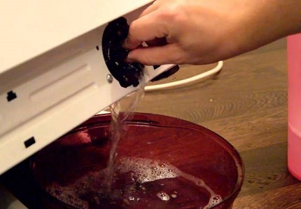 Draining water from the washer through the filter over the drain pump Features of draining water through a filter