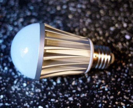 Dokonalá rovnováha mezi kvalitním a hodnotným inteligentním modelem Světelná žárovka BT Smart Bulb