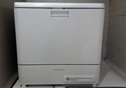 Έκδοση επιφάνειας εργασίας του πλυντηρίου πιάτων από την Electrolux Επιτραπέζιο πλυντήριο πιάτων Electrolux