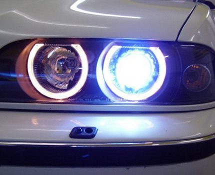 Ιδιαίτερα φωτεινοί προβολείς Λάμπες νατρίου στους προβολείς αυτοκινήτων