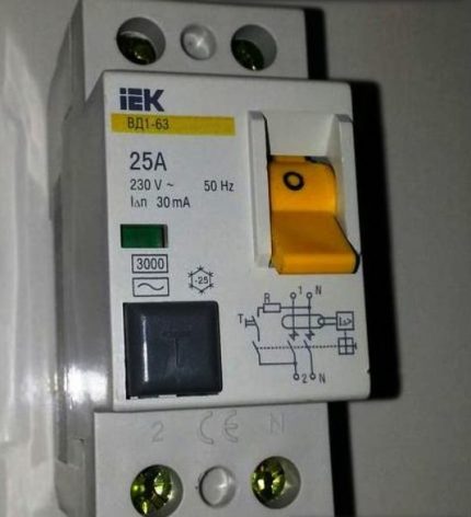 במדינה, עליכם גם להכניס מכשירי RCD משויכים למפסק RCD 30 mA