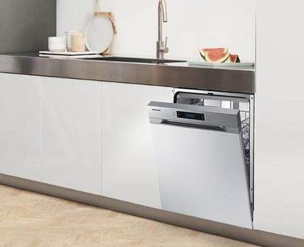 Ang built-in na modelo ng isang South Korean dishwasher Ang built-in na modelo ng isang South Korean dishwasher