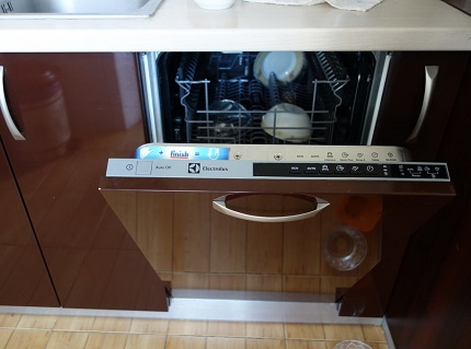 Размери на вградения модел на съдомиялната машина Electrolux ESL94200LO Размери на съдомиялна машина