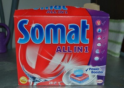 Ang hitsura ng kahon na may All-in-1 na mga tablet mula sa Somat Lahat-sa-1 ni Somat