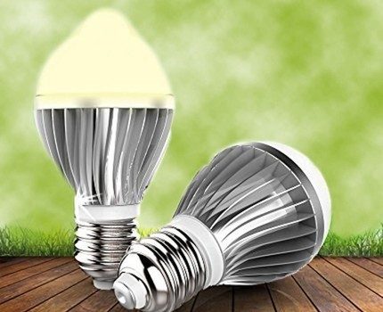 Výrobky mohou být vybaveny senzory. Inteligentní lampa s infračerveným senzorem