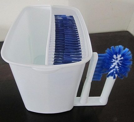 Εμφάνιση του χειροκίνητου μοντέλου Wash N Bright Πλύνετε n Bright στο τραπέζι