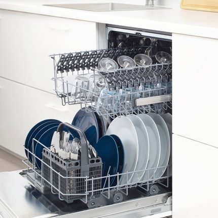 Ikea-merk vaatwasser geïntegreerd in keukenmeubilair Vaatwasser Lagan