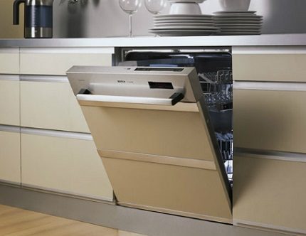 Module with remote control panel Partially integrated dishwasher