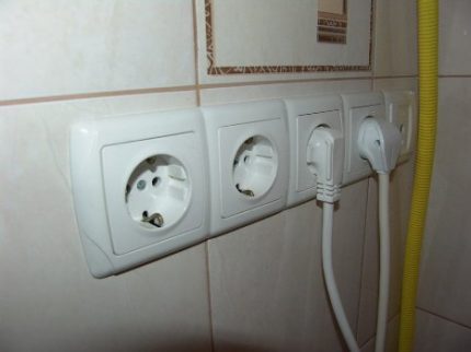 Дизайнът на 5 изхода в кухнята Блок за изход за стена