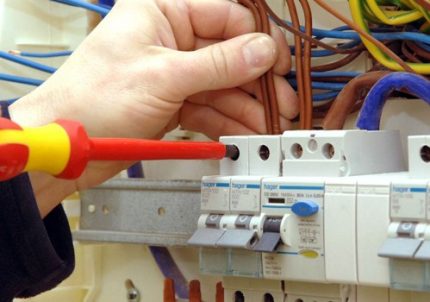 Electrical work in the shield Installation of the machine in the electrical panel