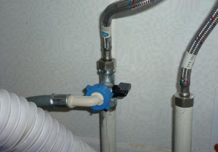Tee for cutting water Faucet for connecting a dishwasher