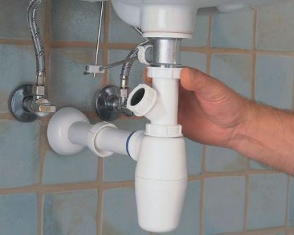 Plastic siphon is easy to disassemble Collapsible siphon design