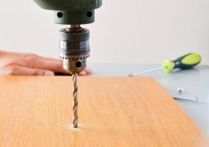 Poinçonnage du diamètre souhaité Drill Panel Drill
