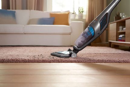 Carpet cleaning with a vertical washing vacuum cleaner Carpet cleaning with a vertical vacuum cleaner