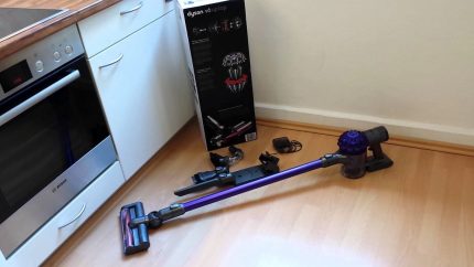 Cleaning technology with a low turbo brush Vacuum cleaner with nozzles
