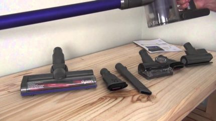 Set of nozzles for cleaning Nozzles for a vertical vacuum cleaner