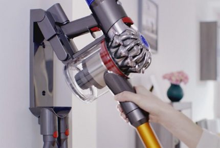 Place pour garer et charger l'aspirateur Dyson Dock