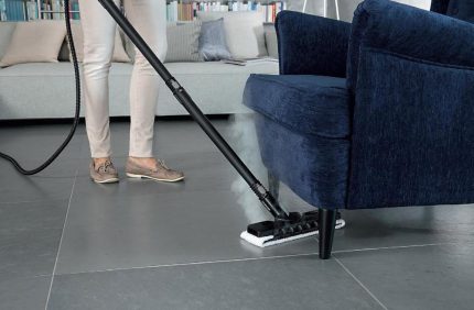How does a washing vacuum cleaner with a steamer work during the cleaning process Vacuum cleaner with steam
