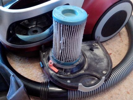 Do-it-yourself filter replacement for a washing vacuum cleaner HEPA Filter Vacuum Cleaner