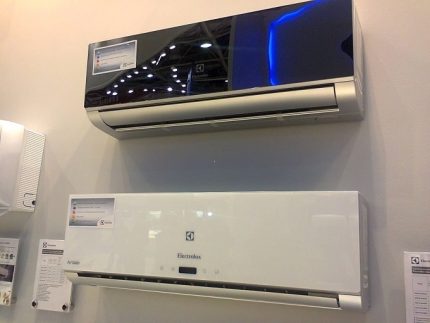Modèles de climatiseurs dans une quincaillerie Climatiseurs de marque Electrolux