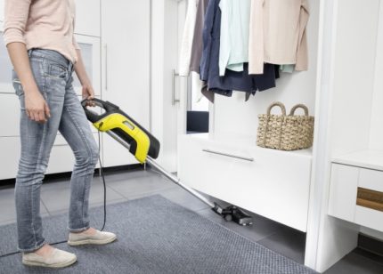 Pembersihan vakum Karcher pelaksanaan menegak Pembersih Vakum Vertikal Karcher