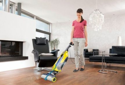 Model pembersih vakum jenama Karcher dengan roller Karcher membersihkan pembersih vakum dengan roller