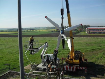 Installation of a wind generator using special equipment Installation of a windmill